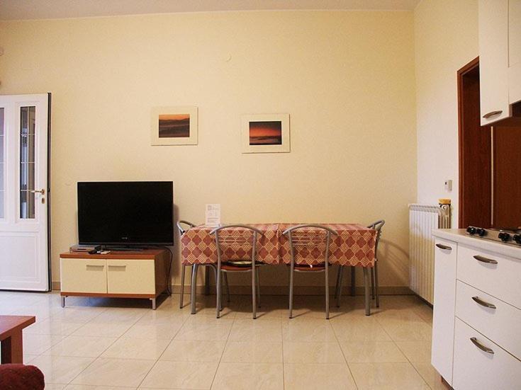 Apartments Villa Fernetich Premantura Habitación foto